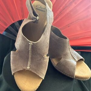 Clarks Women's Tan Open-Toe Sandals